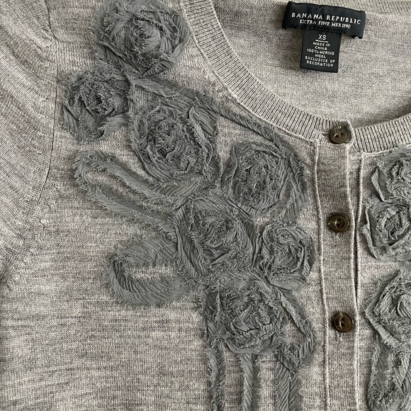 Banana Republic 100% Merino Wool cardigan, size XS. - Picture 6 of 9